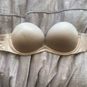 Victoria Secret: 34B Nude Strapless